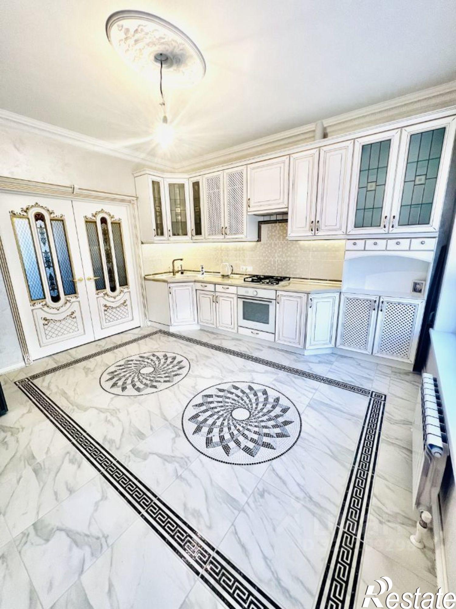 Купить дачу, дом, коттедж за 3 600 000 рублей на Комсомольская улица, 13/1